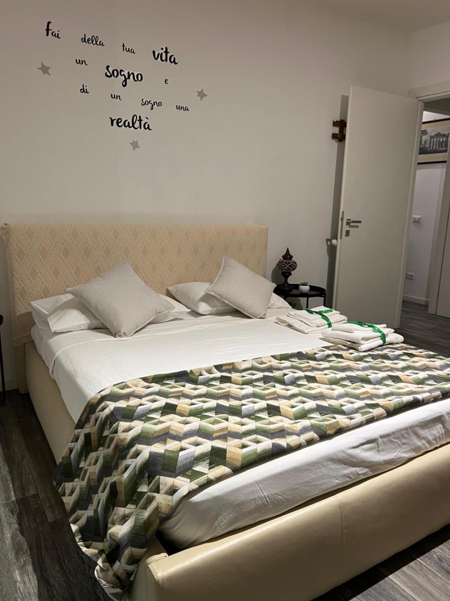 Appartamento Zona Torrino Rome Luaran gambar